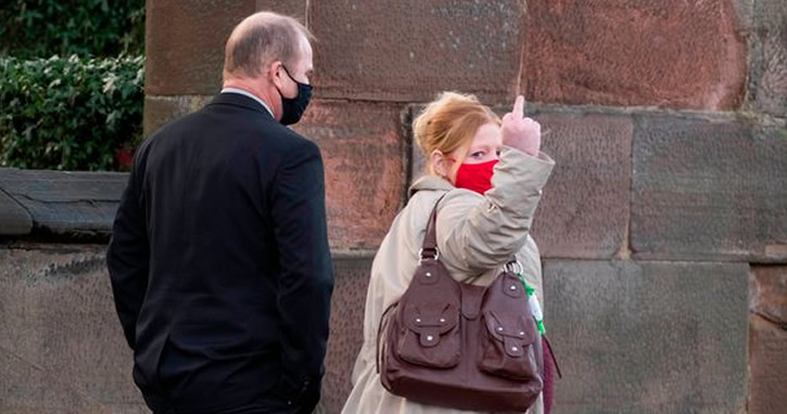 İngiltere’de akıl almaz olay! Bebeğini satmaya çalışan kadın…