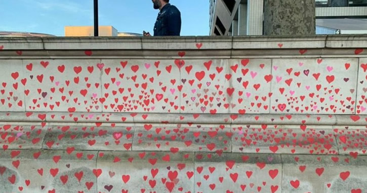 Corona kurbanlarının anısına yaklaşık 150 bin kalp