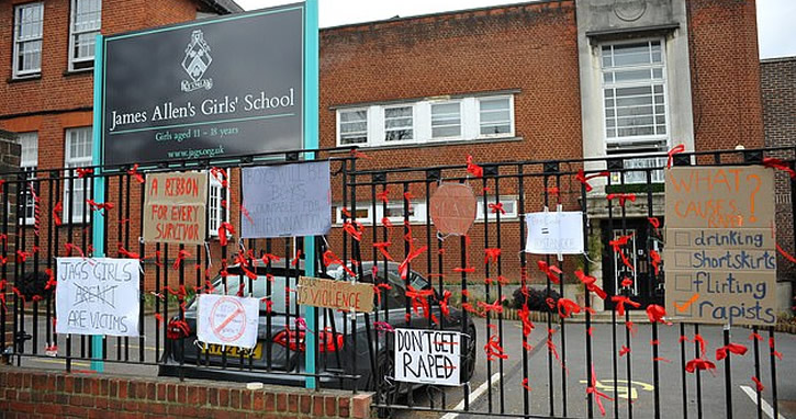 İngiltere’de okul tacizlerini araştırma talebi reddedilmiş