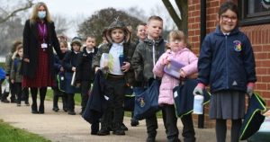 Okullar açıldı: Test ve maske var, sınav yok