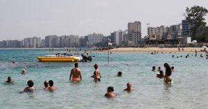 Güney Kıbrıs İngiliz turistlere kapılarını açıyor