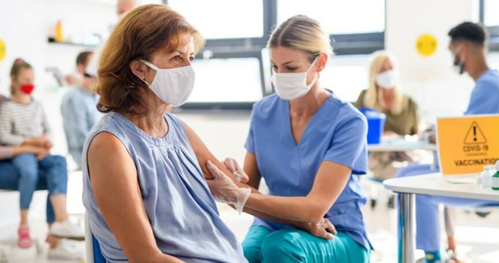 Aşı olduktan sonra öldü: Aşılama süreci durdu