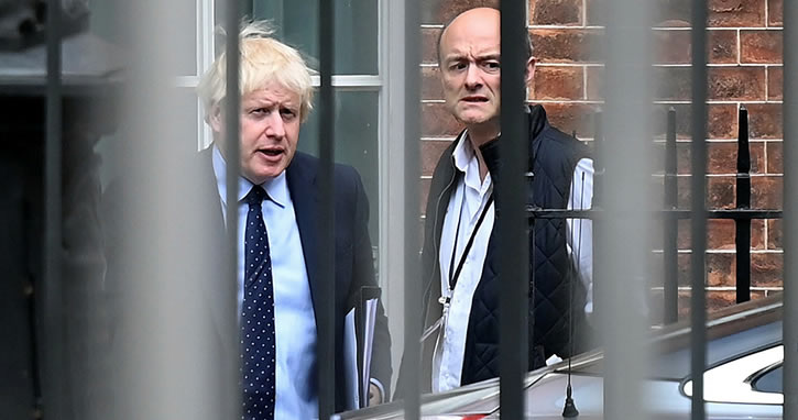 Eski başdanışmanı Johnson’ı sırtından vurdu