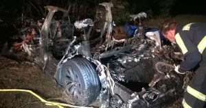Sürücüsüz Tesla kaza yaptı: 2 kişi öldü