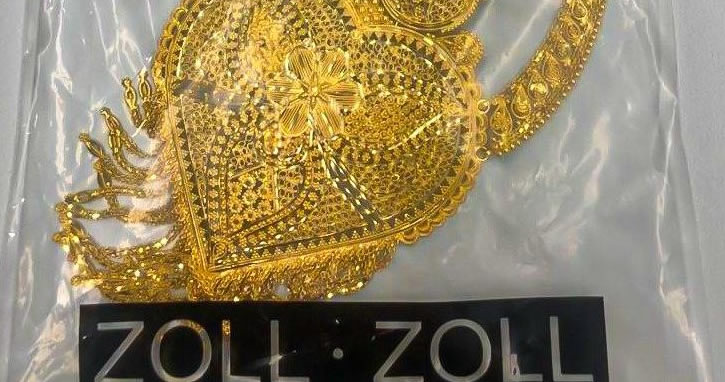 Türk yolcunun çorabından 40 bin euroluk altın çıktı