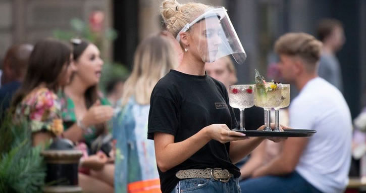 İngiltere uzun bir aradan sonra  ‘hayata tekrar merhaba’ diyor