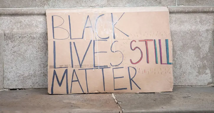 İngiltere ırkçılık raporu: Adı geçenler görüş vermemiş