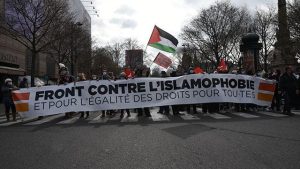 Fransa Senatosu Cumhuriyet İlkelerine Karşı Çıkanlara Oturum Vermeyecek!