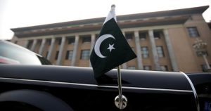 Binlerce Pakistanlı İngiltere’ye varmak için havaalanına akın etti