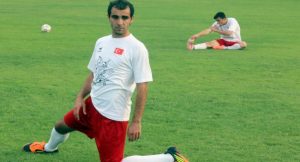 İngiltere’de yaşayan milli futbolcu hayatını kaybetti