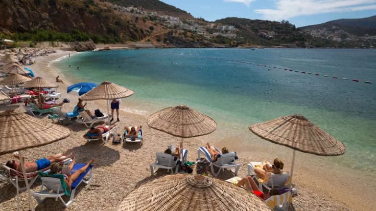 “Kimse İngiltere dışında bir ülkeye tatile gitmemeli”