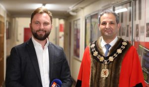 Sabri Özaydın 2. kez Enfield Belediye Başkanı seçildi