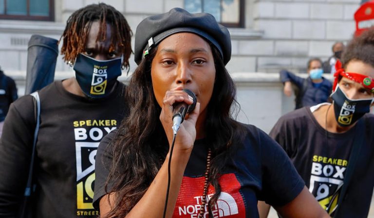 Londra’da siyahi aktivist silahla başından vuruldu!