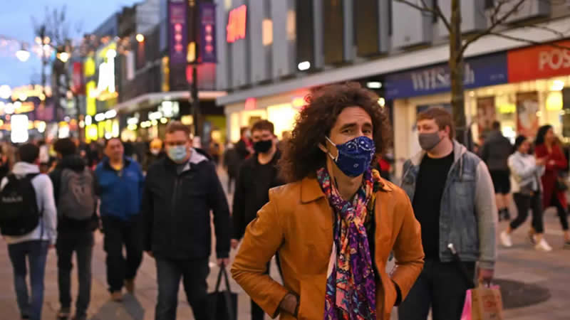 Birleşik Krallık’ta korona virüsün biteceği tarihi açıkladı