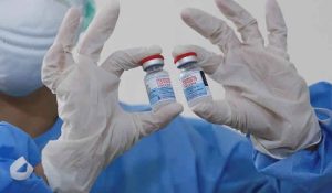 Covid-19 aşısı olmamak için kendilerini vegan ilan ediyorlar