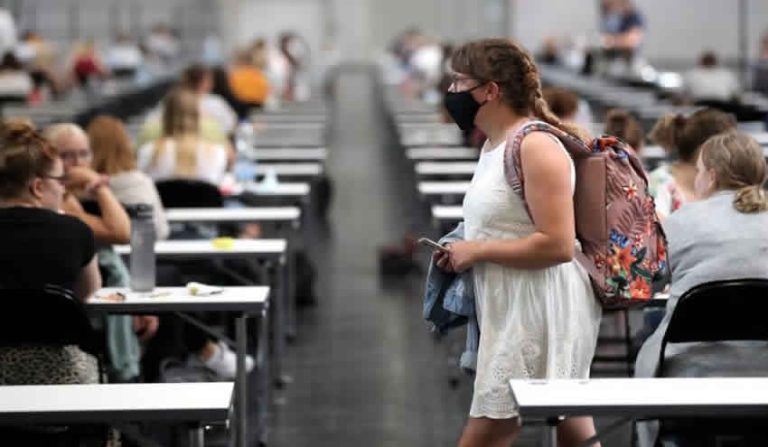 Öğrenciler için aşılar konusunda girişimler devam ediyor