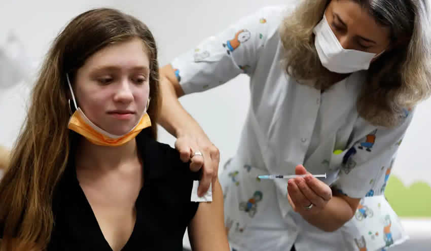 İsrail’de 12 yaş ve üzerindekiler için 3. doz aşı kararı