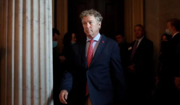 “Maskeler işe yaramıyor” diyen senatörün hesabı askıya alındı