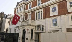 Londra Büyükelçiliği: Kırmızı listeden çıkarılmayı bekliyoruz