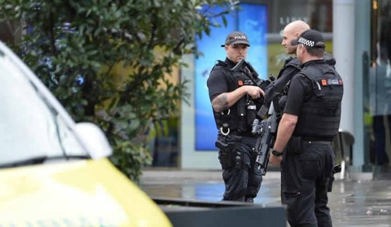 3 yaşındaki çocuk ve bir polis memuru ölü bulundu