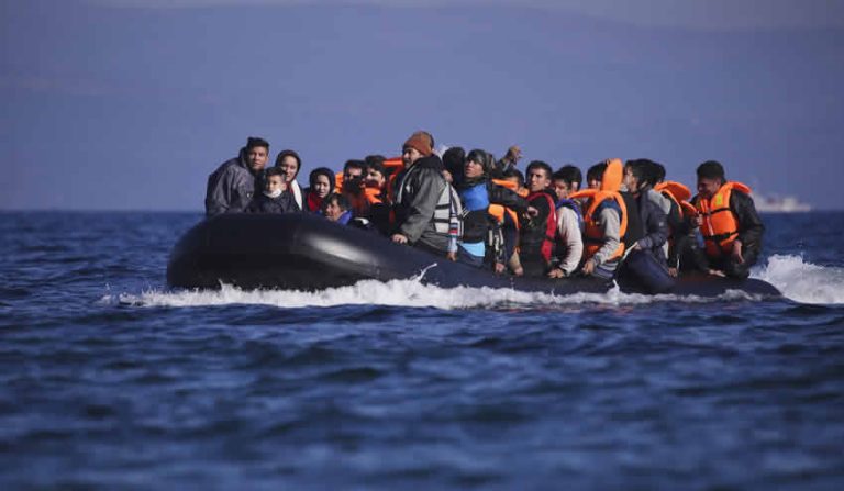 Göçmenleri taşıyan teknelere ‘geri itme taktikleri’ uygulanacak