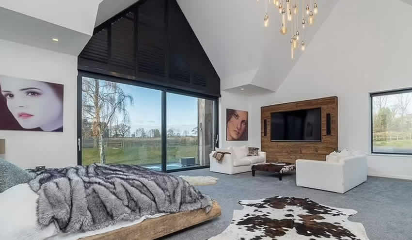 Ronaldo’nun İngiltere’de yaşayacağı malikane görenleri büyüledi