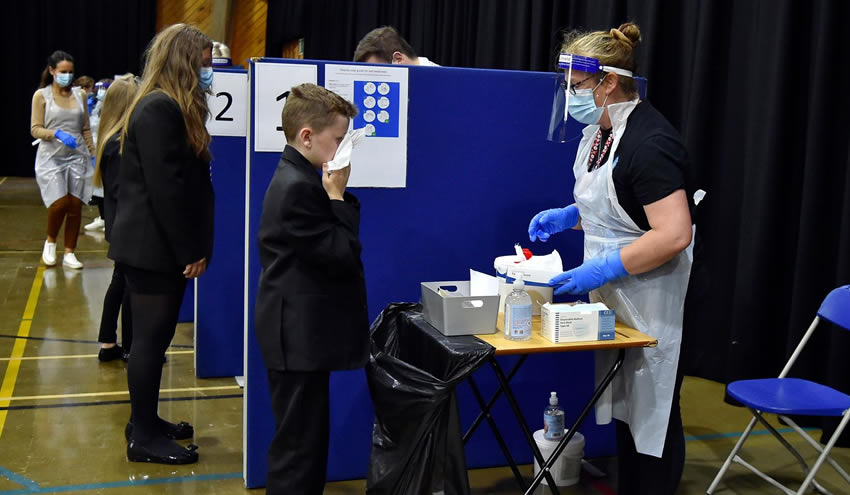 Uzmanlar önermemesine rağmen hükümetin aşı ısrarı sürüyor