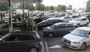 Asker de çare olmadı! İngiltere’de yakıt krizi devam ediyor