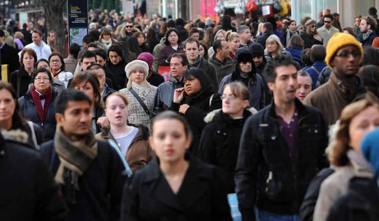 Avrupalıların İngiltere’ye kimlik kartlarıyla girmeleri yasaklandı