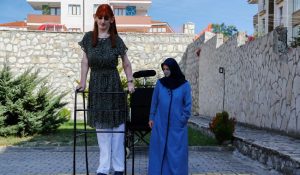 Dünyanın en uzun kadını bir Türk: Rumeysa Gelgi