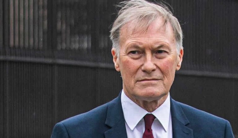 İktidar Partisi milletvekili bıçaklı saldırıda hayatını kaybetti