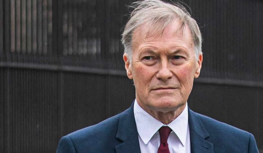 İktidar Partisi milletvekili bıçaklı saldırıda hayatını kaybetti