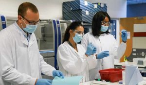 İngiltere’de kendisine Covid-19 bulaştıracak kişiler aranıyor