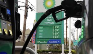 Petrol krizini çözmek için askerler görev yapmaya başladı