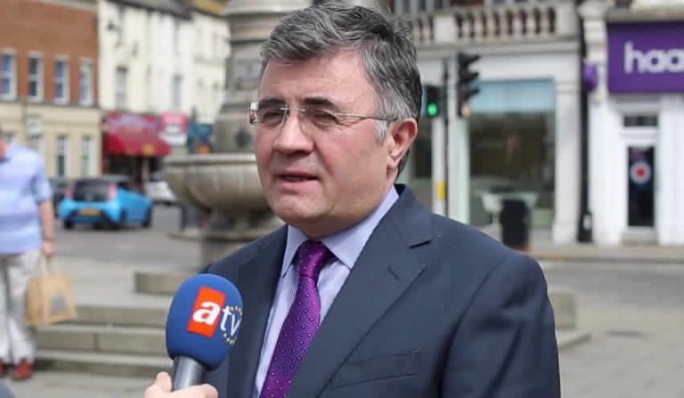 Londra’da yaşayan usta gazeteci Mustafa Köker’in acı günü