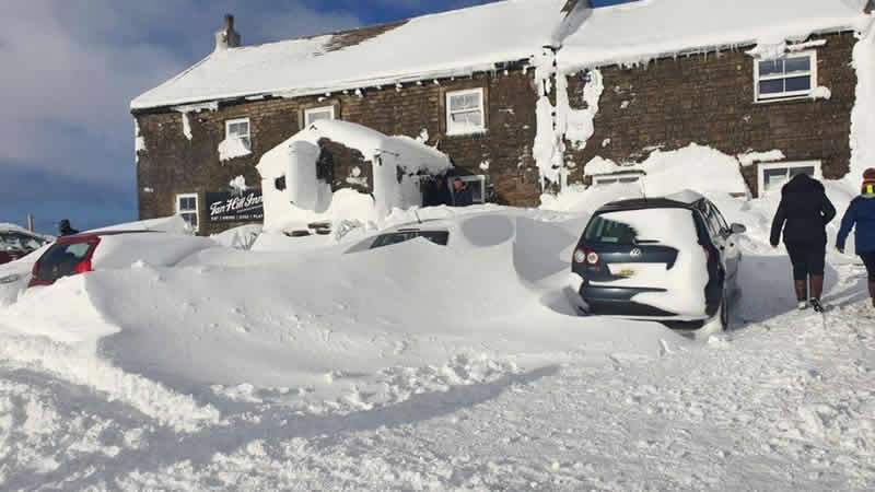 Yorkshire’da Arwen Fırtınası nedeniyle 61 kişi mahsur kaldı