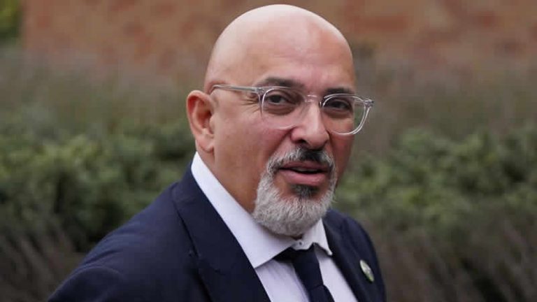 İngiltere hükümeti her yıl takviye Covid-19 aşısı yapmayı planlıyor