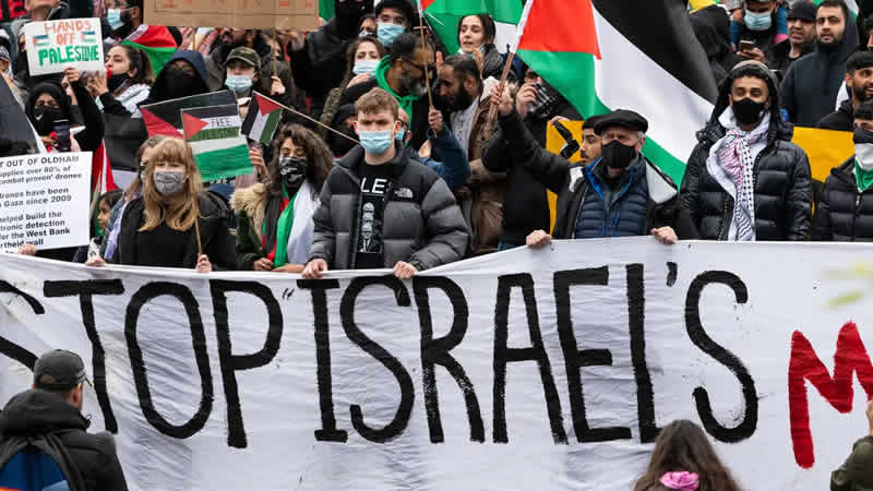 İngiltere’de 95 üniversite İsrail Devleti’ni eleştirmeyi yasakladı