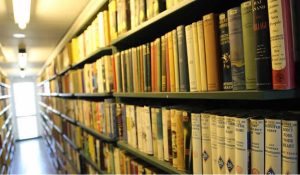 Kütüphaneden ödünç alınan atlas 50 yıl sonra iade edildi