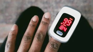 İngiltere’de oksimetrelerin yanlış sonuç verdiği iddia edildi