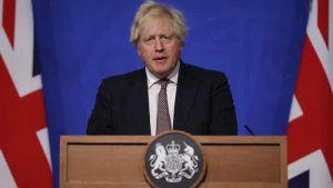 İngiltere’de yeniden maske takma zorunluluğu getirildi