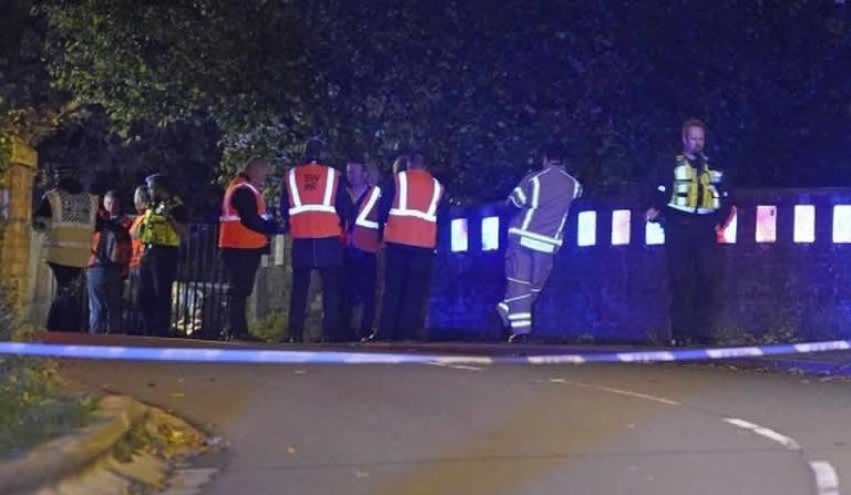 Salisbury’de çarpışan iki yolcu treni yürekleri ağza getirdi