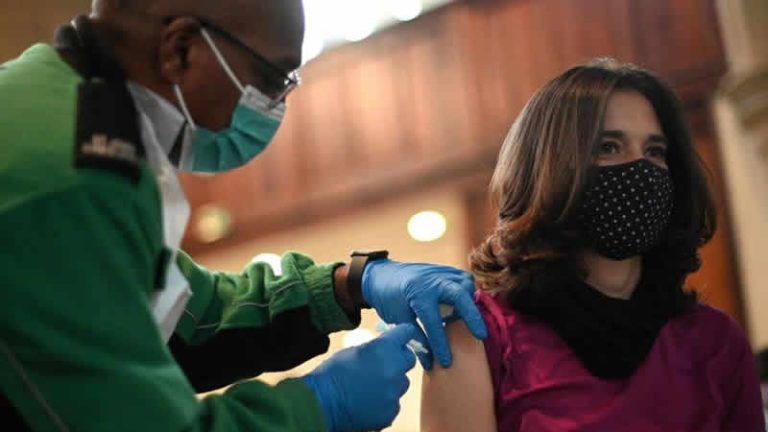 40 yaş üstündekiler için 3. doz aşı rezervasyonları başlıyor