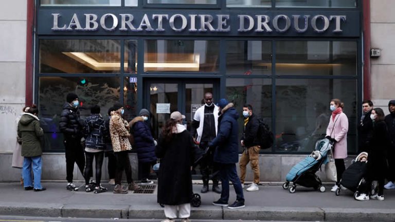 Avrupa kıtasında günlük vaka sayıları rekor düzeylere ulaştı