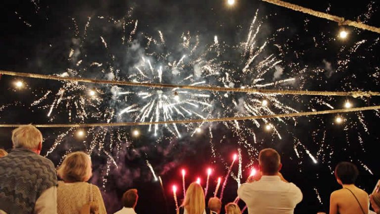 Bakan Keegan: “Yeni yılı kutlarken dikkatli olun”