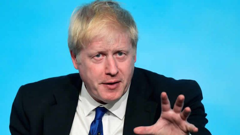 Boris Johnson, sosyal medya platformlarına ateş püskürdü