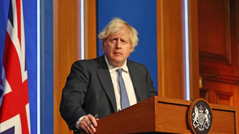 Boris Johnson’dan Omicron uyarısı: “Aşılar hayati önem taşıyor”