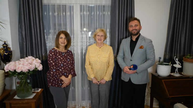 Elektrikli perdeler İngiltere’nin gözde evlerinde