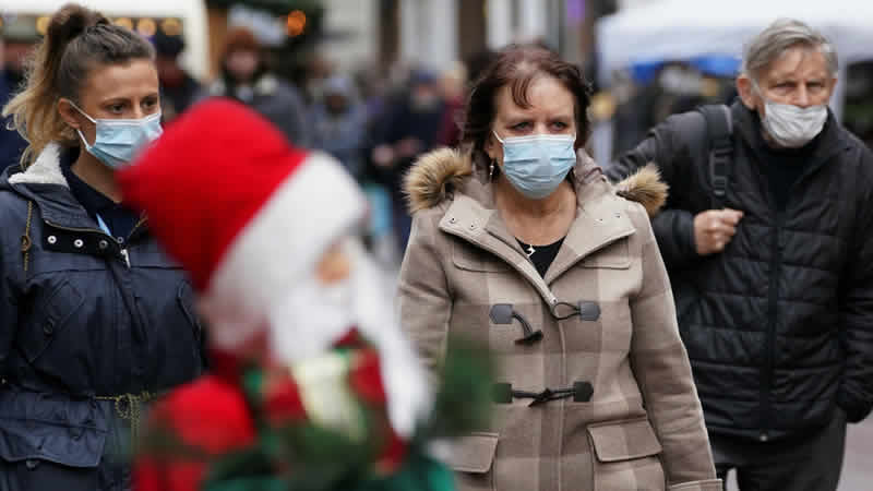 İngiltere’de Omicron vaka sayıları iki kattan fazla arttı