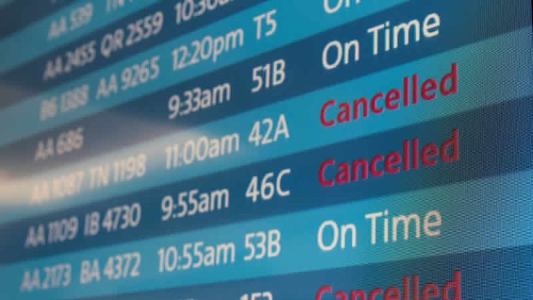 Korona virüs nedeniyle 8 bine yakın uçuş iptal edildi